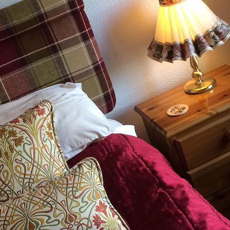 The Bryntirion Inn Llandderfel Екстериор снимка
