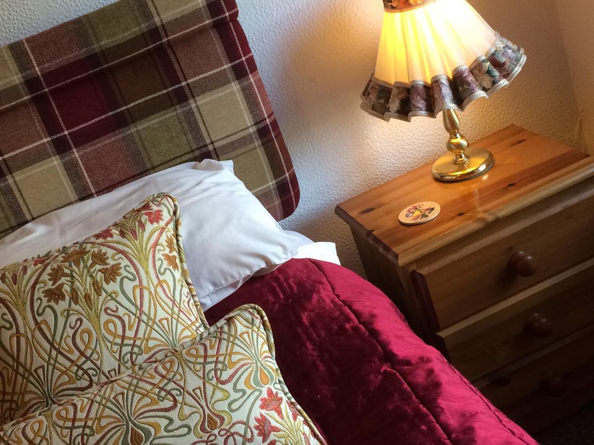 The Bryntirion Inn Llandderfel Екстериор снимка