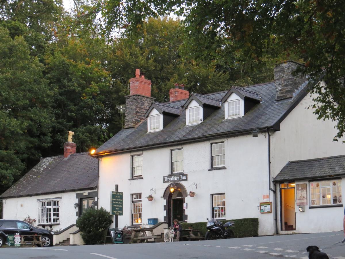 The Bryntirion Inn Llandderfel Екстериор снимка